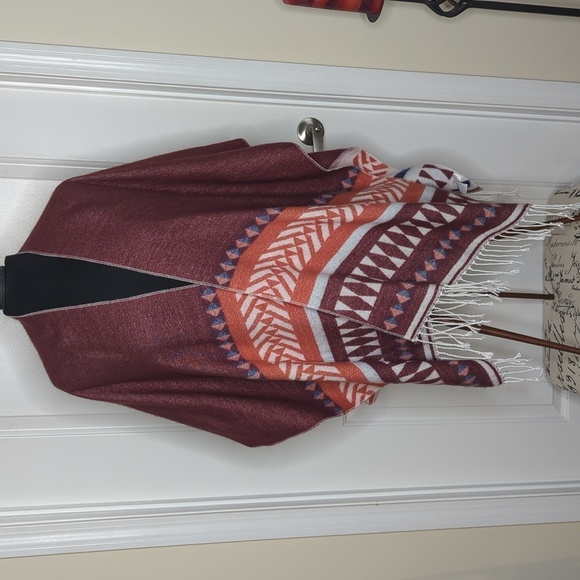 Loft Outlet Reversible Wrap Poncho with Fringe Geometric Print OS - Picture 2 of 14